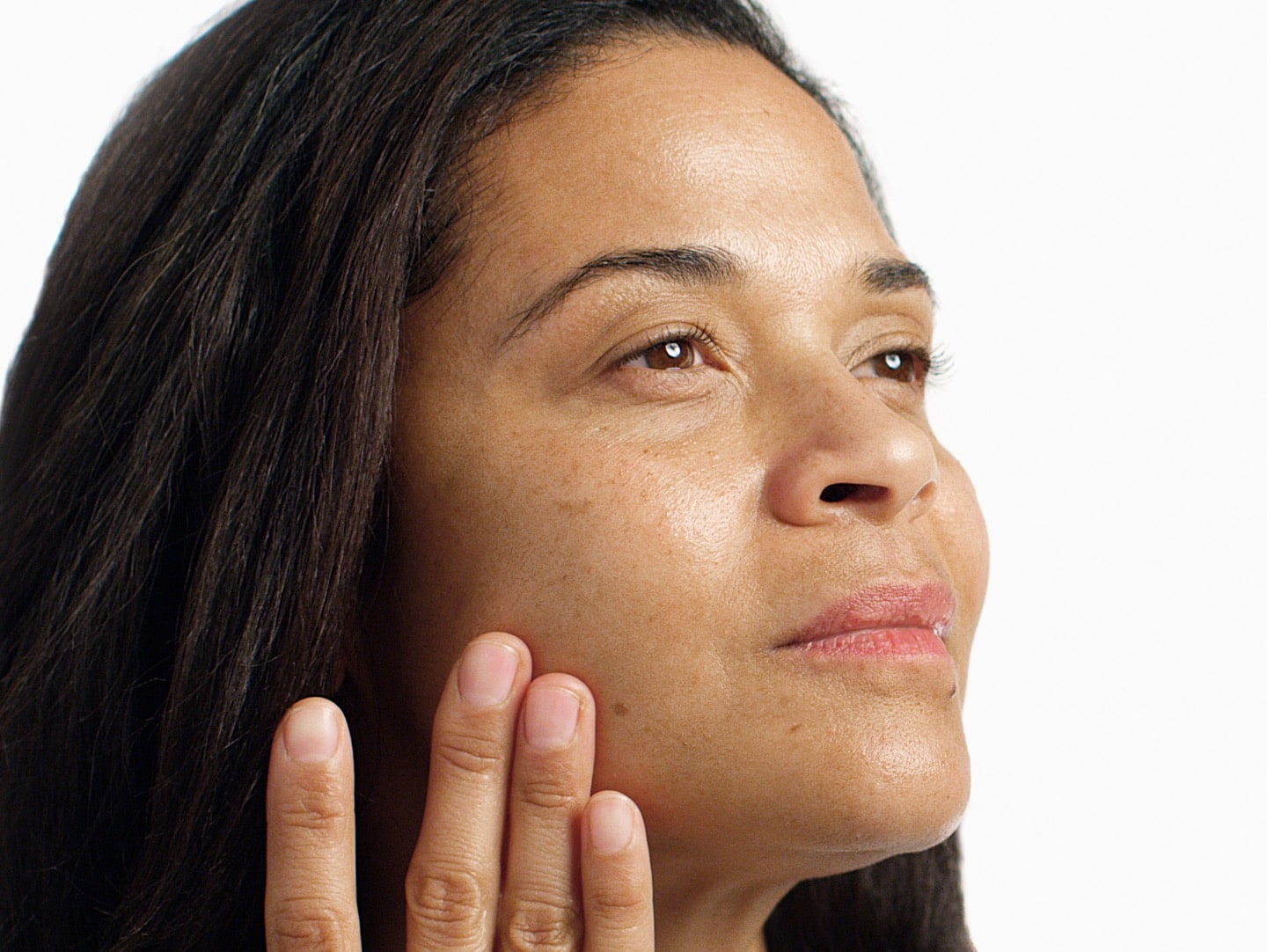 woman applying detox serum to her jaw line